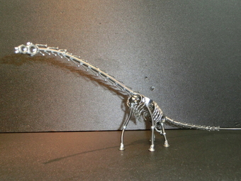 ネジアート　大型ブラキオサウルス骨格　手作りアート作品
